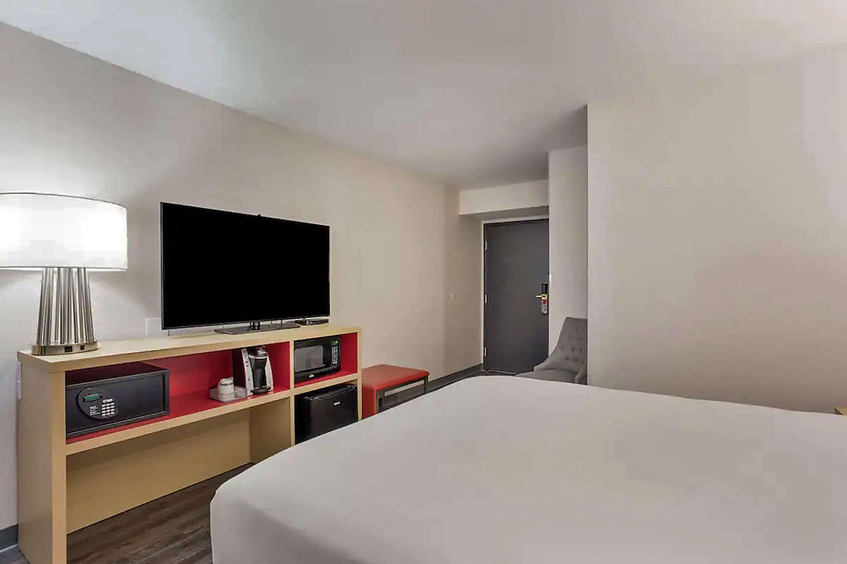 เรด ไลออน อินนื แอนด์ สวีท เจโรเม่ Hotel Jerome ภายนอก รูปภาพ