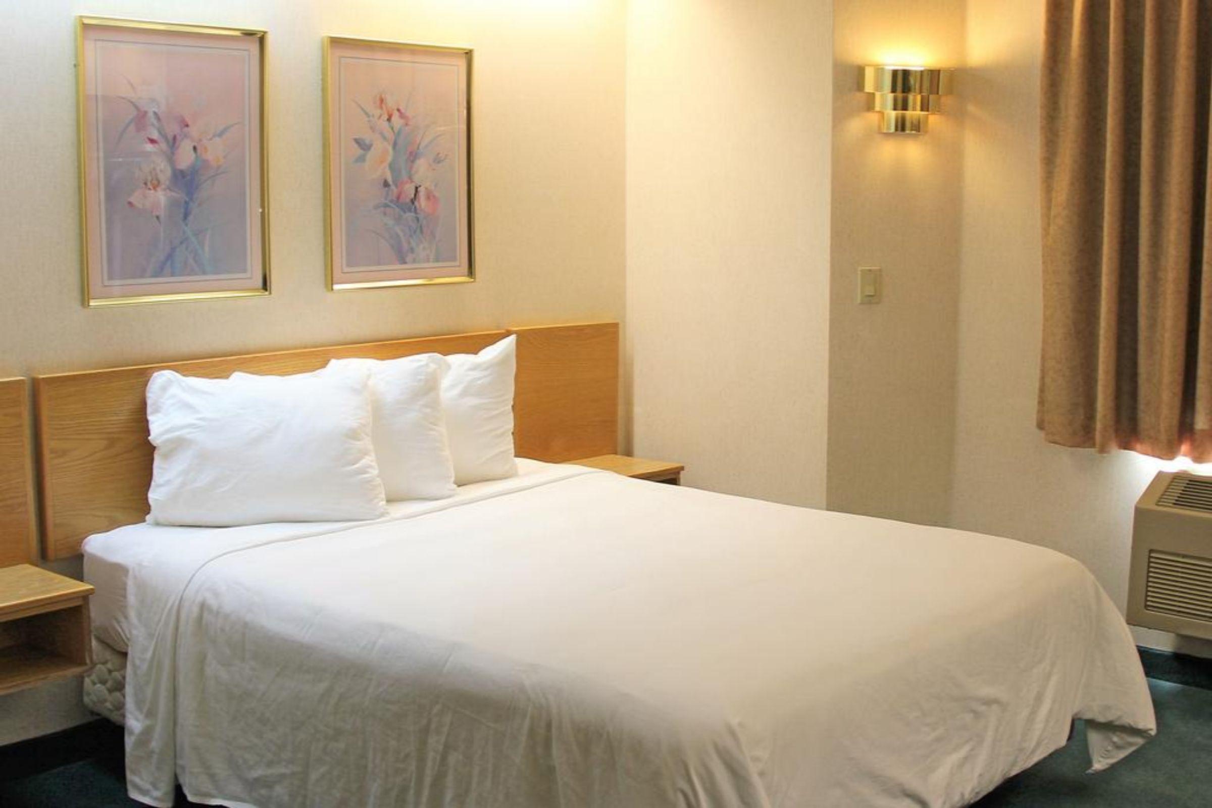 เรด ไลออน อินนื แอนด์ สวีท เจโรเม่ Hotel Jerome ภายนอก รูปภาพ