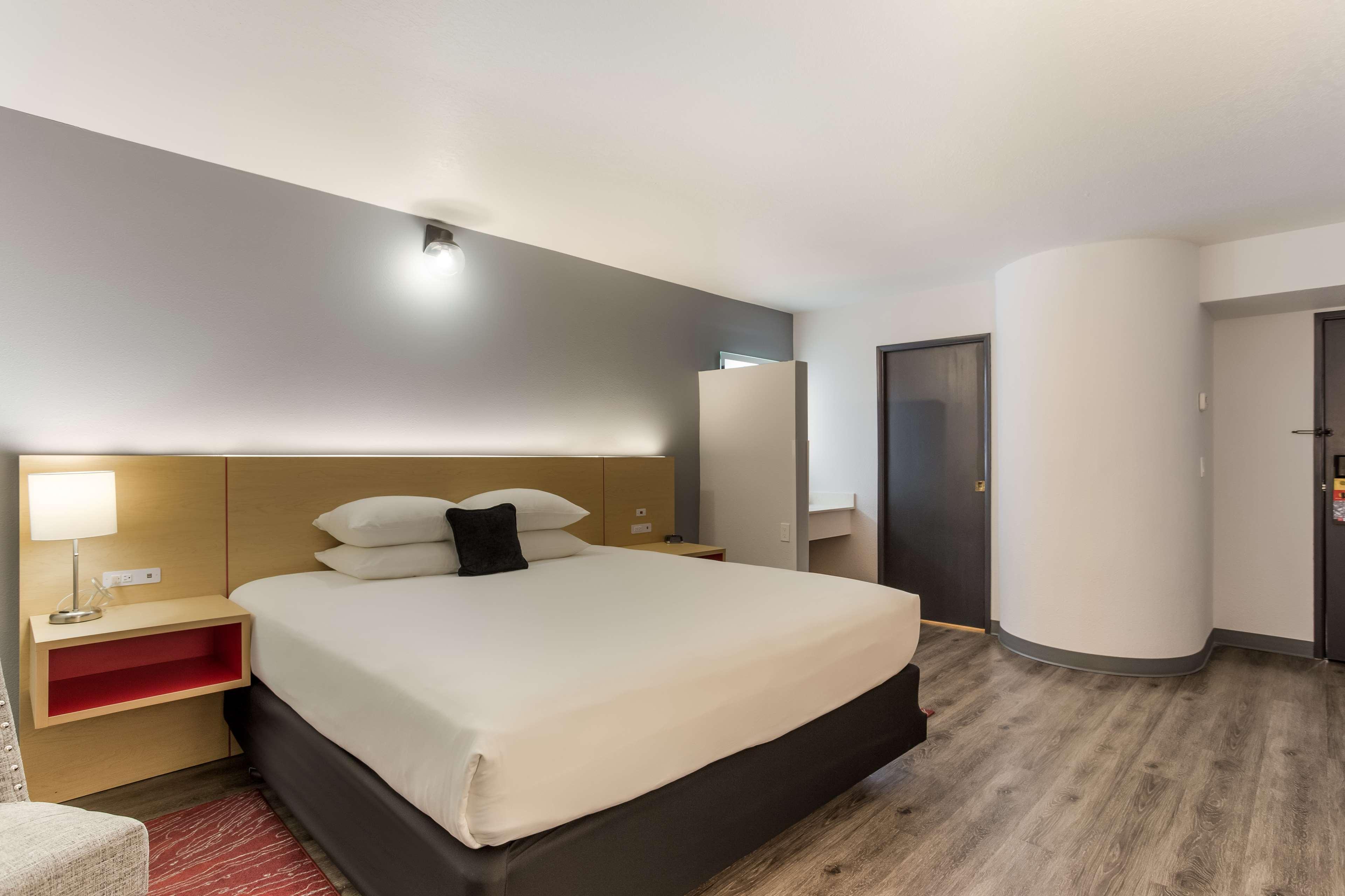 เรด ไลออน อินนื แอนด์ สวีท เจโรเม่ Hotel Jerome ภายนอก รูปภาพ