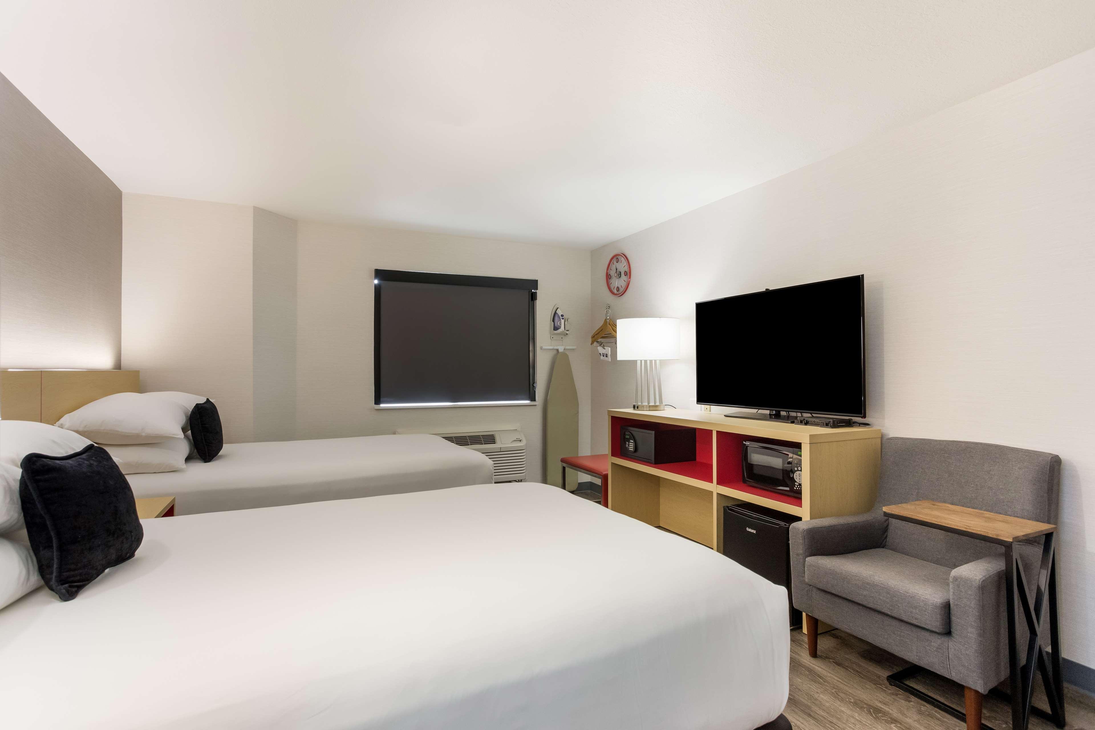 เรด ไลออน อินนื แอนด์ สวีท เจโรเม่ Hotel Jerome ภายนอก รูปภาพ