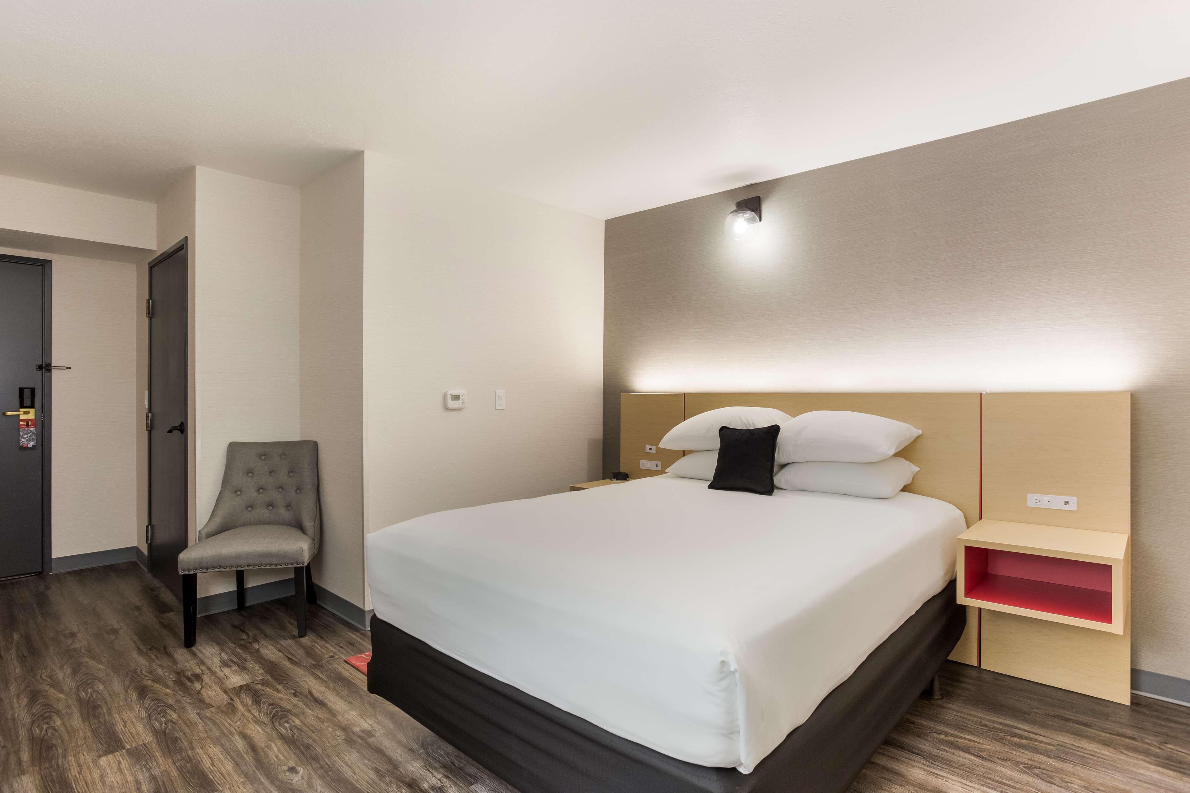 เรด ไลออน อินนื แอนด์ สวีท เจโรเม่ Hotel Jerome ภายนอก รูปภาพ